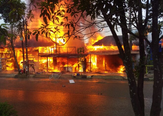 Breaking News, Api Melahap Bangunan di Jalan Marsma Iswahyudi