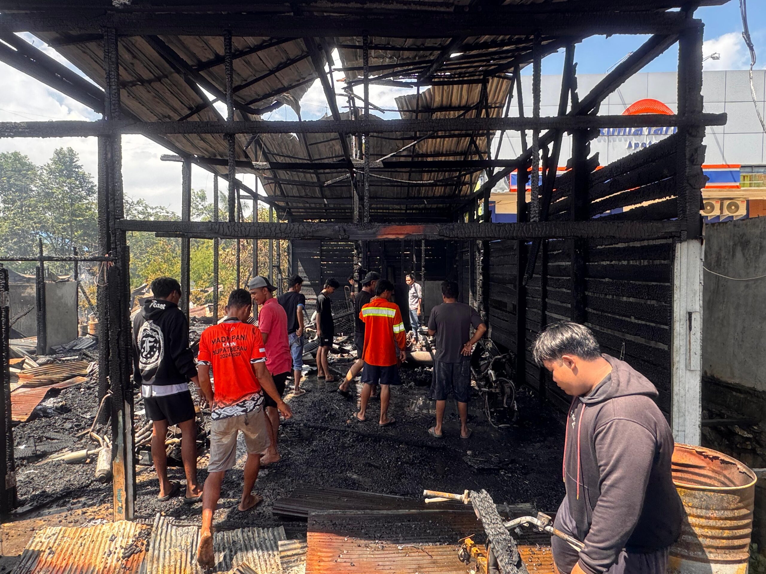 Diduga Korseling Listrik, 6 Bangunan Ludes Terbakar