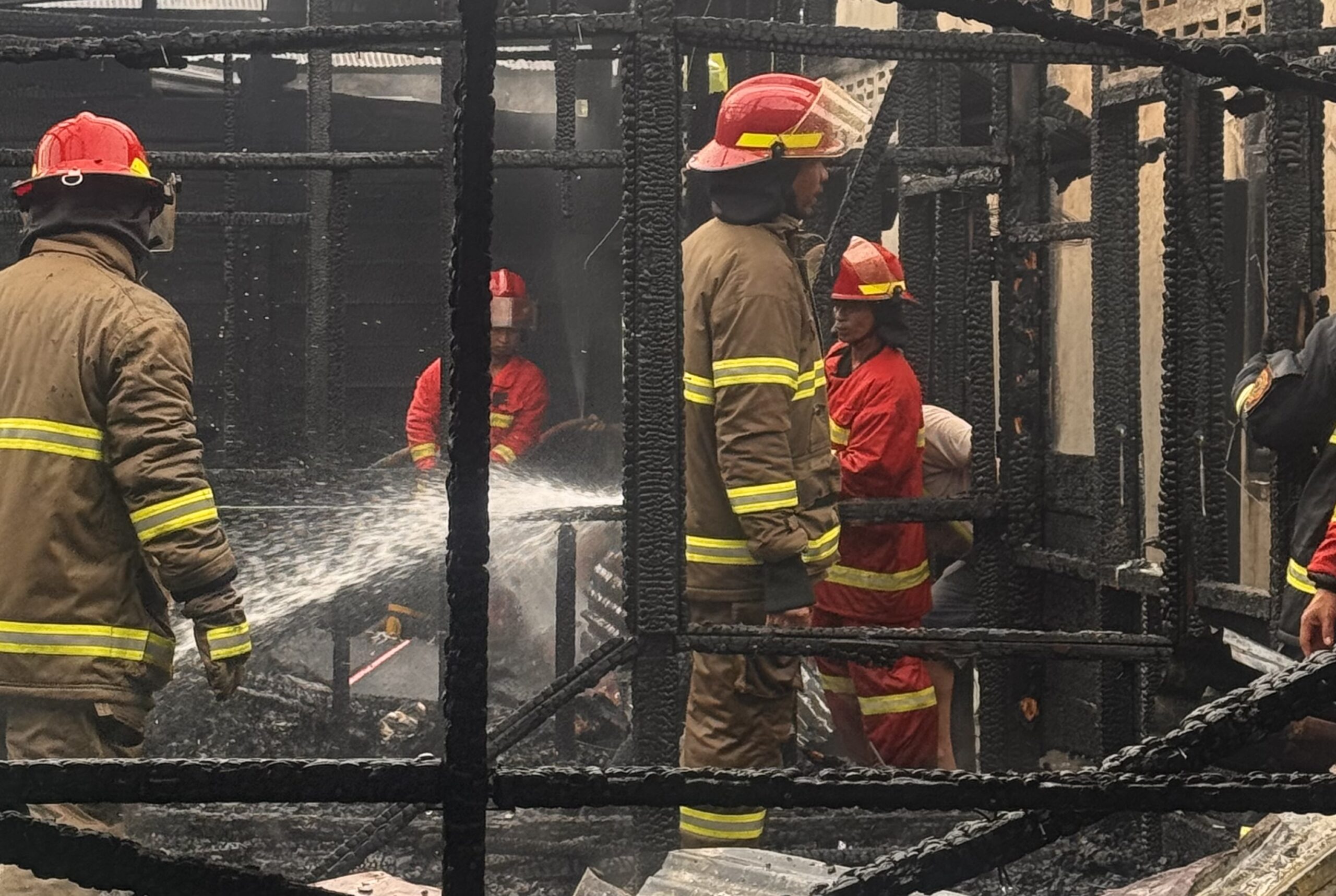 Api Mengamuk di Bangsalan, 5 Pintu Terbakar