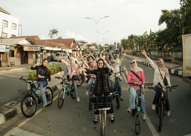 Gowes Berkebaya, Perempuan Berau Rayakan Hari Kartini dengan Penuh Gaya