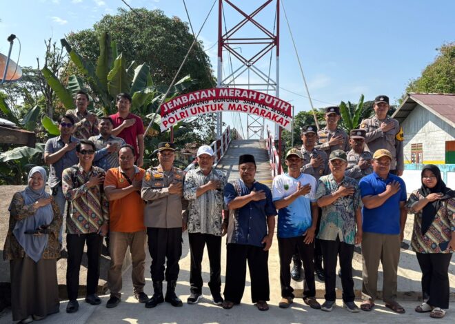 Gandeng Masyarakat, Polsek Segah Revitalisasi Jembatan Merah Putih di Kampung Gunung Sari