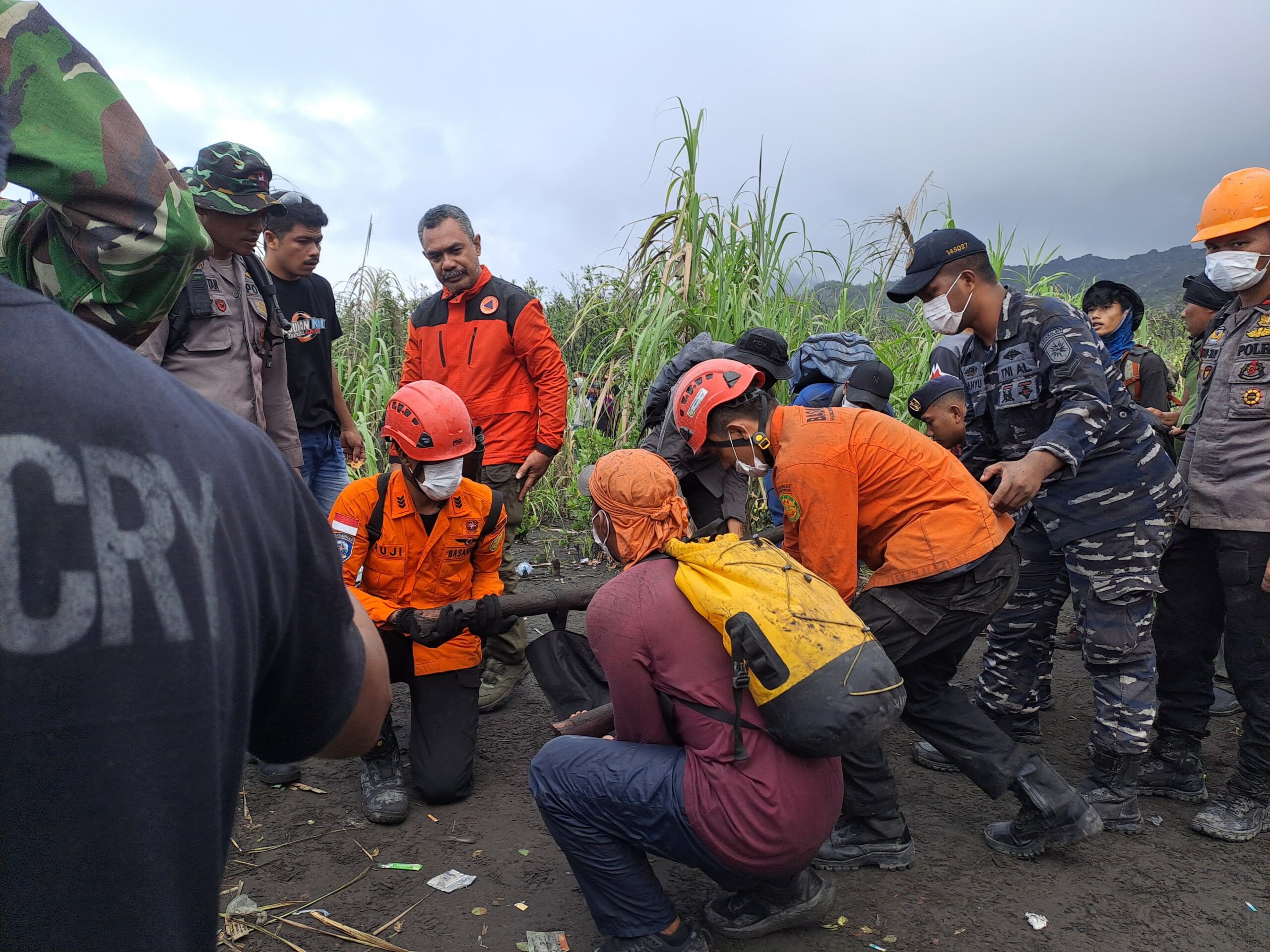 Pendaki Gunung Dukono Ditemukan Tewas, Basarnas Masih Cari Dua WNA yang Hilang