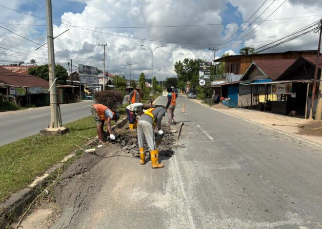 Aspal Bergelombang di Jalan Labanan–Tanjung Redeb Diperbaiki, Pengendara Diminta Waspada