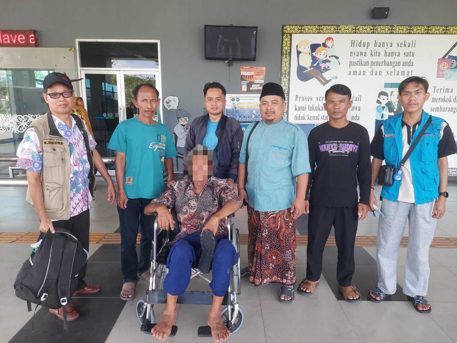 Diantar Dinsos ke Jombang, Mbah Mujiono Akhirnya Pulang Kampung