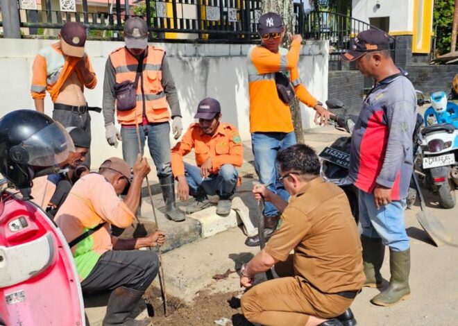 Cegah Kembali Tergenang, DLHK Terjunkan Tim Lakukan Pembersihan Drainase Gatot Subroto
