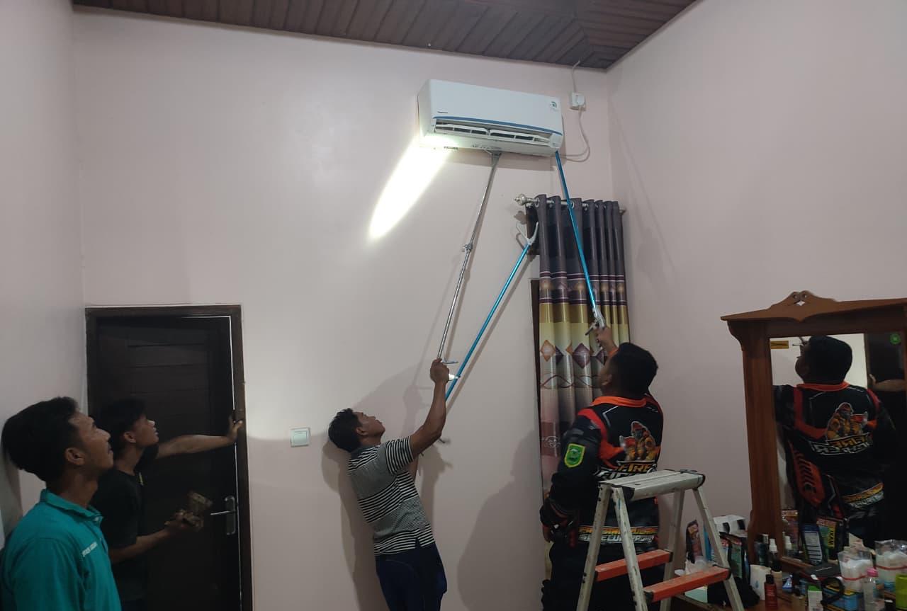 Enam Ekor Ular Dievakuasi dari AC Rumah Warga