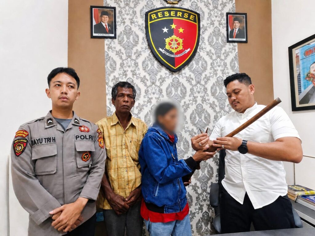 Sadar Hukum, Mantan Penjaga Goa Walet di Suaran Sukarela Serahkan Senjata Rakitan