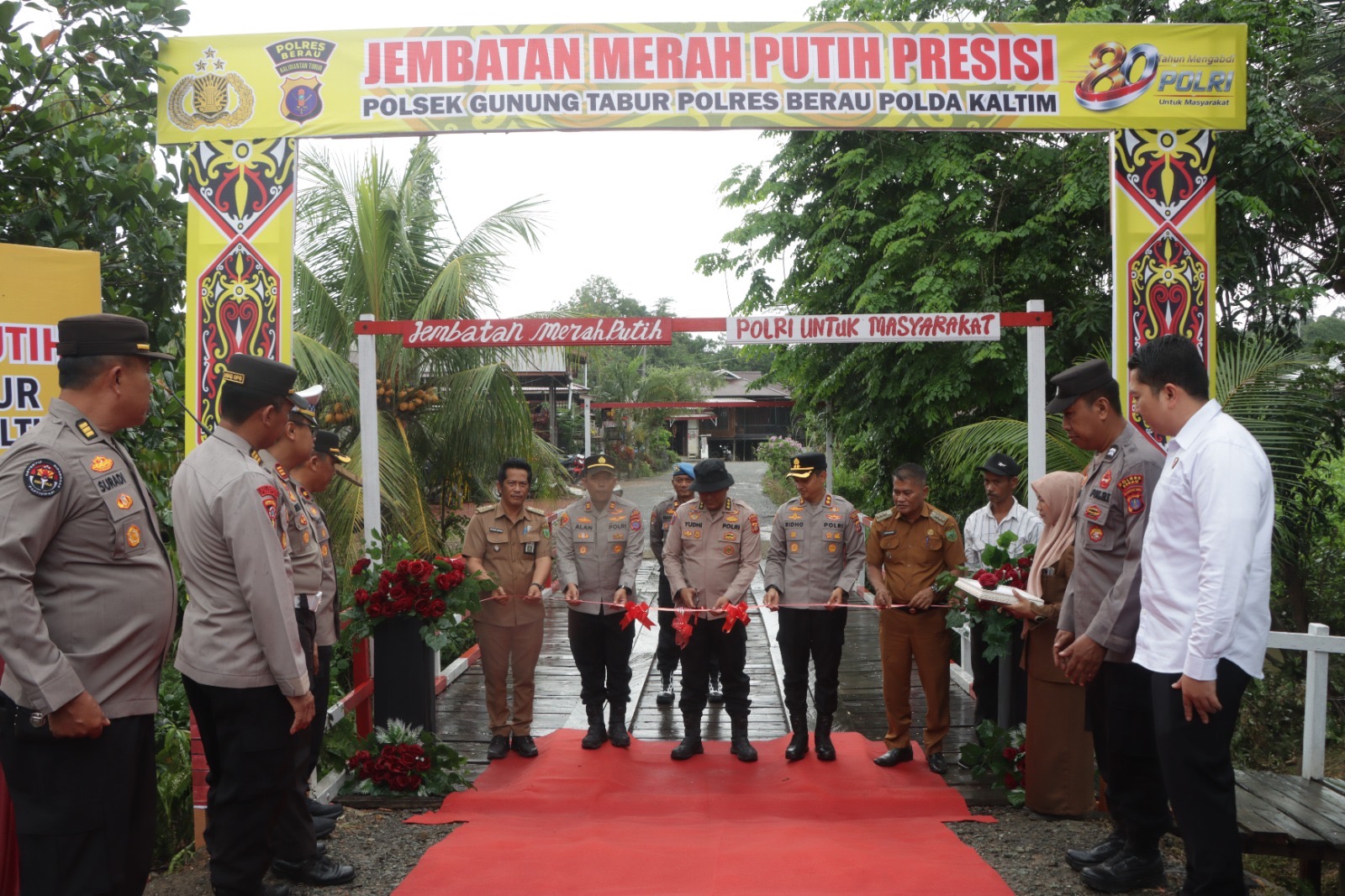 Jembatan Merah Putih di Gunung Tabur Diresmikan, Komitmen Polri Permudah Akses Masyarakat
