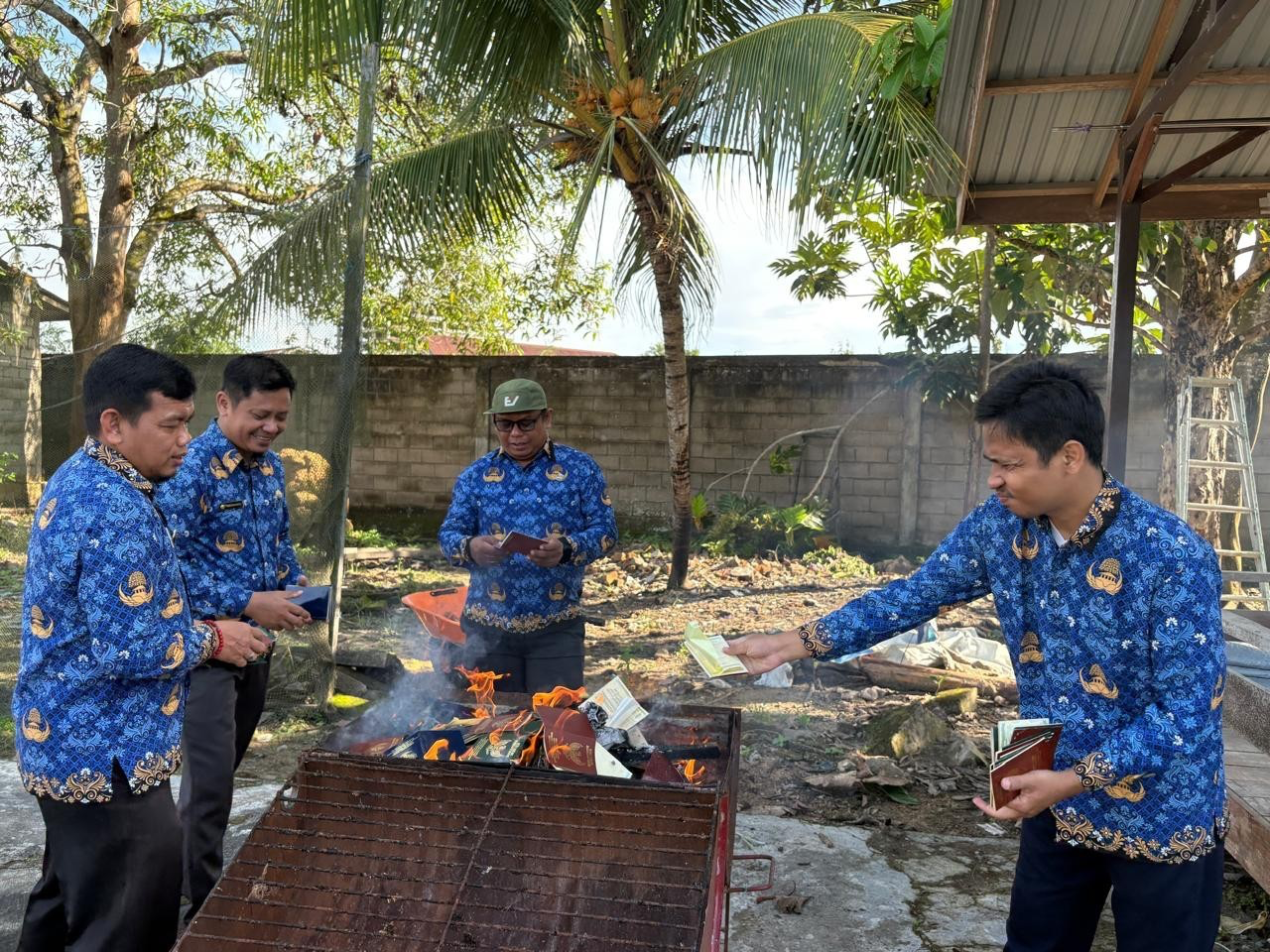 723 Dokumen Nikah Dibakar Petugas Kemenag, Cegah Disalahgunakan
