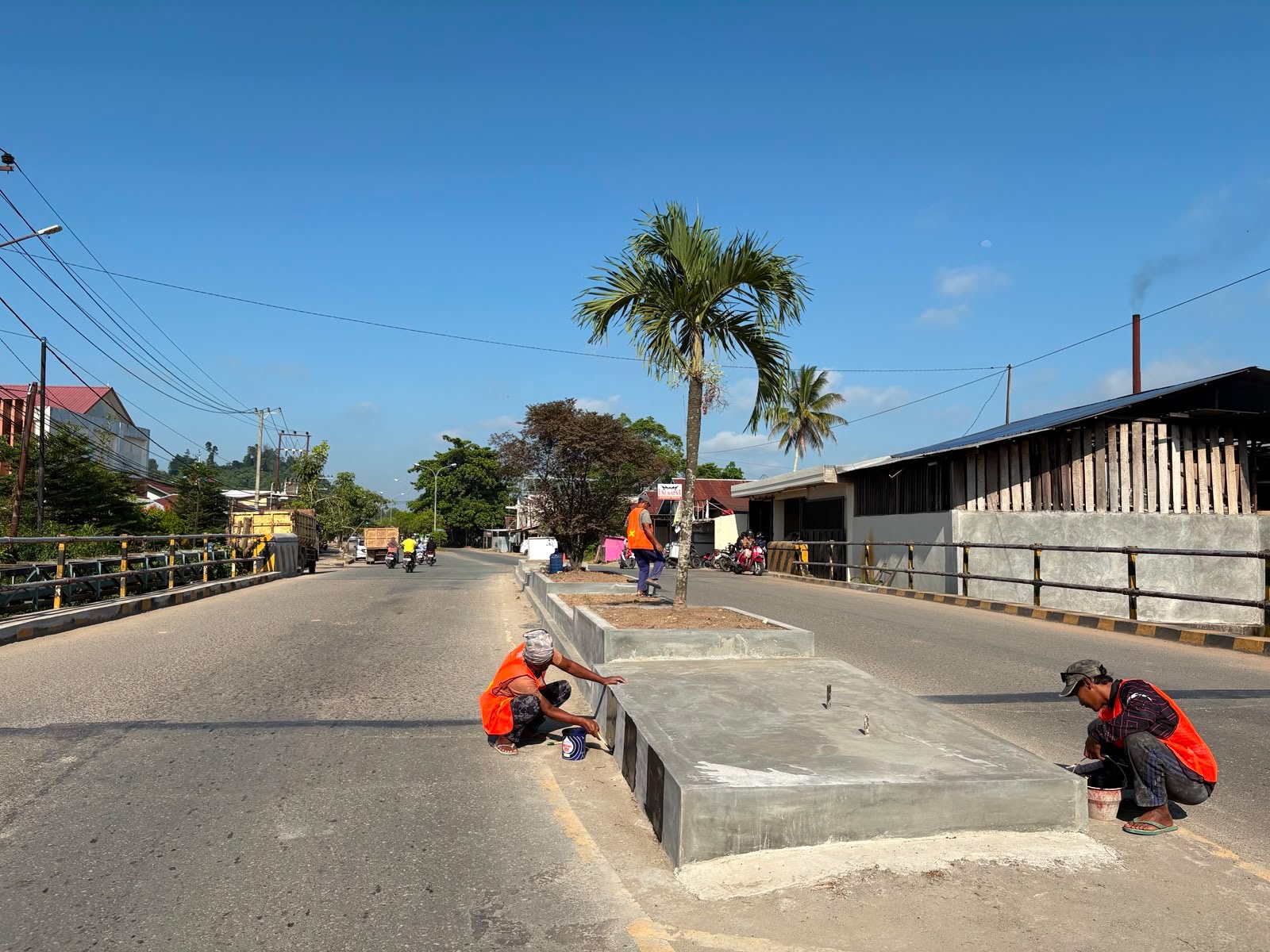 Semakin Cantik, Pengecetan Jembatan Rinding Ditarget Kelar Lima Hari