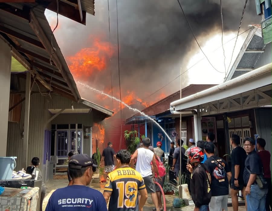 Kebakaran Membara di Gang Pulau Panjang