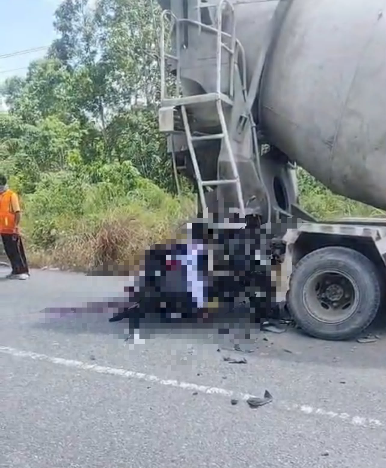 Dua Pelajar Tewas Usai Hantam Truk Ready Mix Parkir