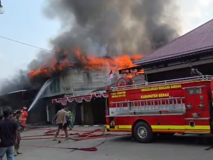 Tiga Bangunan Ludes Terbakar di Jalan Milono, Polisi Masih Selidiki Penyebab Kebakaran