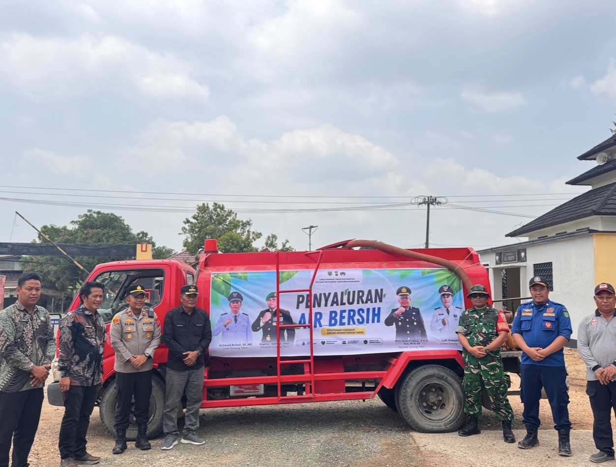 Atasi Krisis Kemarau, Polsek Gunung Tabur dan Polres Berau Salurkan Bantuan Air Bersih ke Warga RT 7