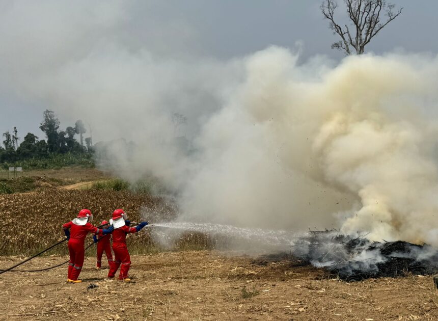 Menjaga Negeri dari Api, YWA, AAPA, dan GAS Berjibaku Bantu Padamkan Api di Luar Konsesi